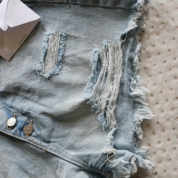 Kancan Women's Distressed Light Wash Jean Shorts - size 5/26 - Picture 11 of 16